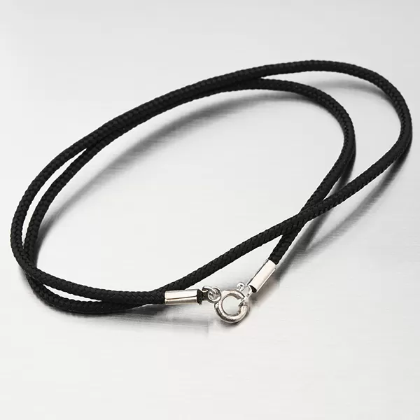 Náhrdelník zo striebra a textilu v čiernej farbe N1400496-2024-SLX