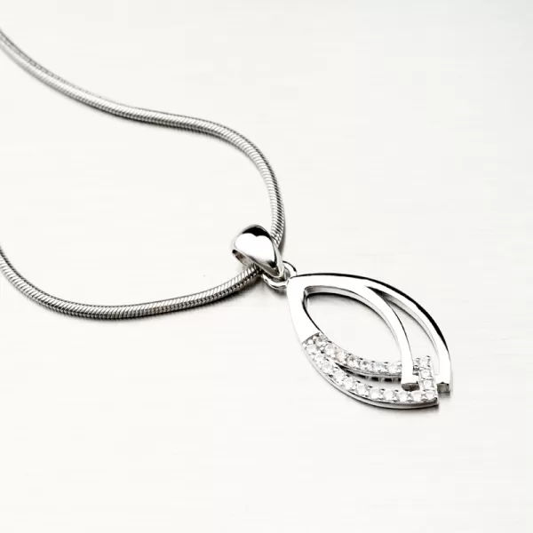 Strieborný prívesok so zirkónmi PKL-3078