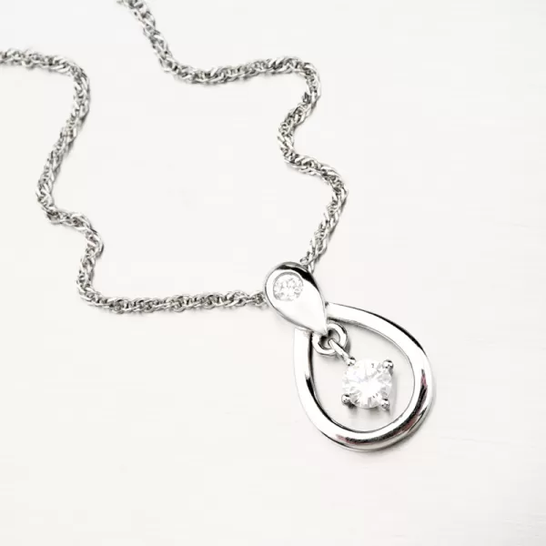 Strieborný prívesok so zirkónmi PKL-3086