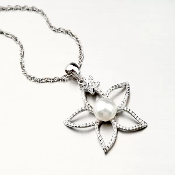 Strieborný prívesok kvetina s perlou a so zirkónmi PKL-3105