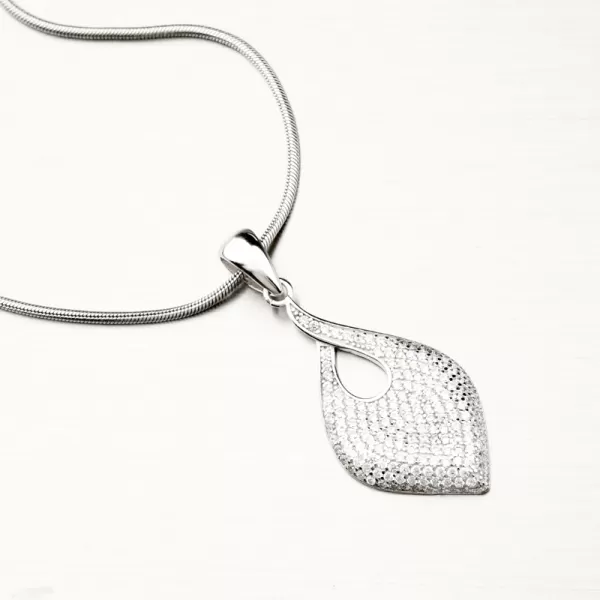 Strieborný prívesok so zirkónmi PKL-3088