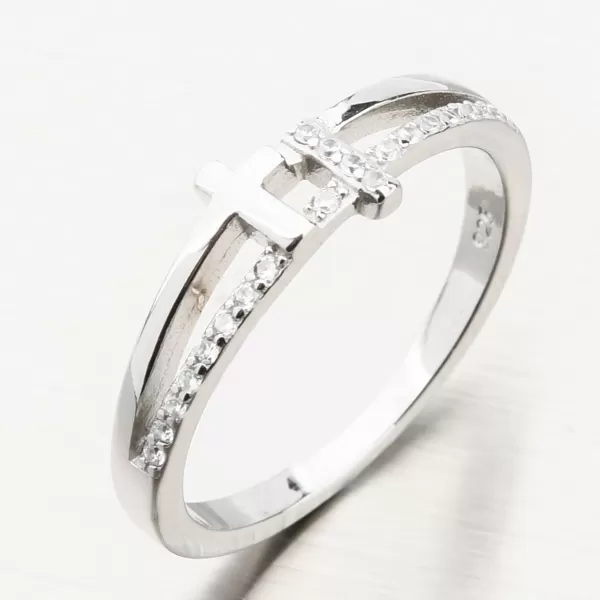 Strieborný prsteň so zirkónmi GST-11625