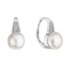 Strieborné náušnice visiace s bielou riečnou perlou 21070.1
