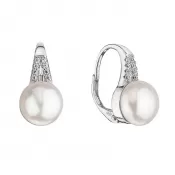 Strieborné náušnice visiace s bielou riečnou perlou 21070.1