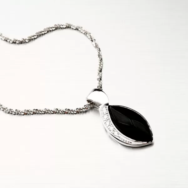 Strieborný prívesok s čiernym smaltom a so zirkónmi PKL-3073