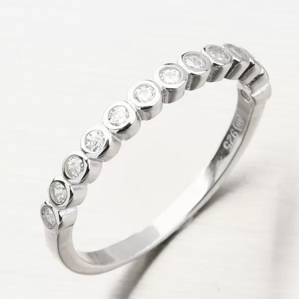 Strieborný prsteň so zirkónmi GST-11593