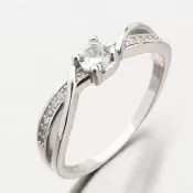 Strieborný prsteň so zirkónmi GST-11310