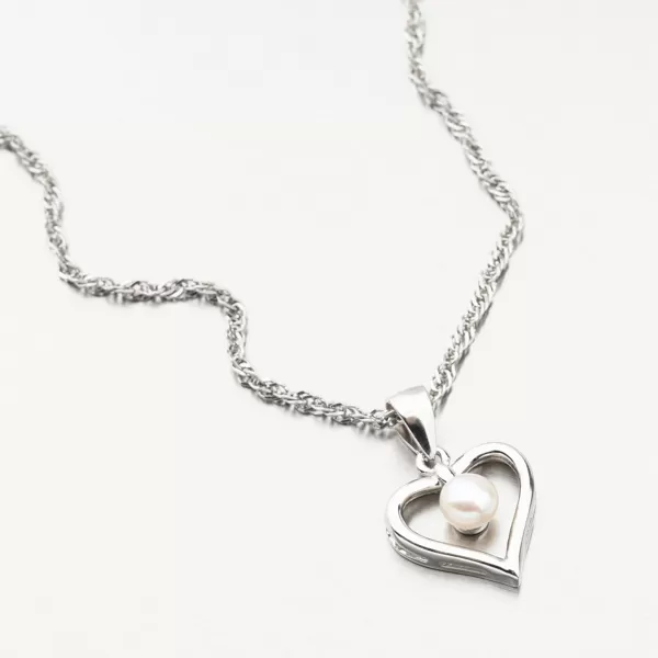 Strieborný prívesok srdca s perlou HST-13659