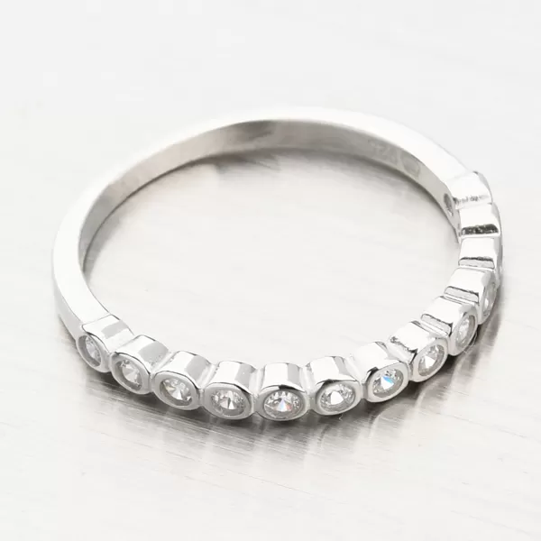 Strieborný prsteň so zirkónmi GST-11593