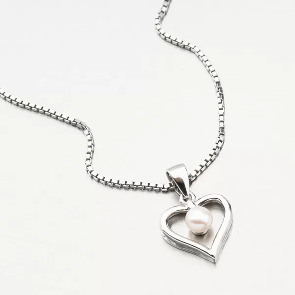 Strieborný prívesok srdca s perlou HST-13659