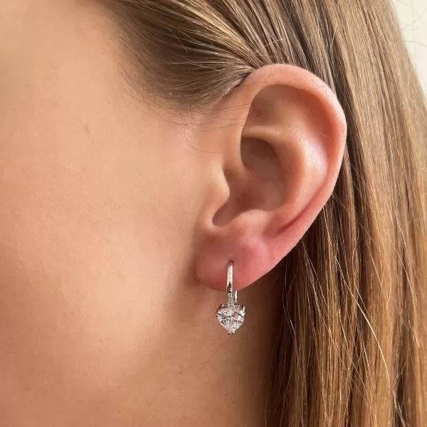 Strieborné náušnice visiace so zirkónmi biele srdiečko 11409.1 crystal