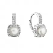 Strieborné náušnice visiace s bielou riečnou perlou štvorec biely 21073.1