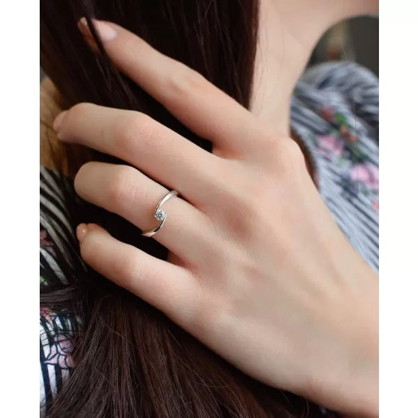 Strieborný prsteň s jedným zirkónom biely 885009.1