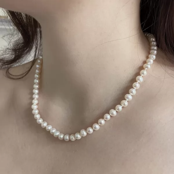 Perlový náhrdelník z pravých riečnych perál bielej oválnej perly 22037.1