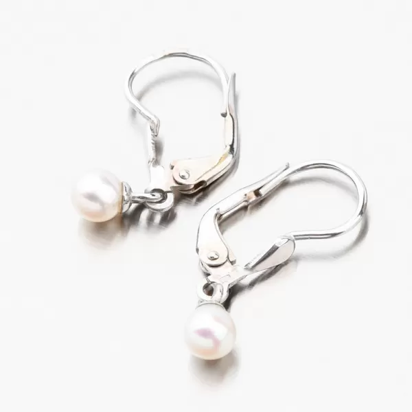 Visiace náušnice z bieleho zlata s bielou perlou