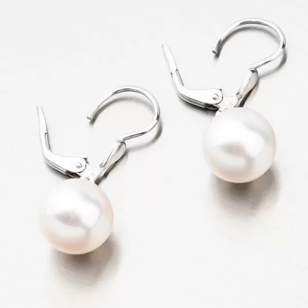 Visiace náušnice z bieleho zlata s bielou perlou