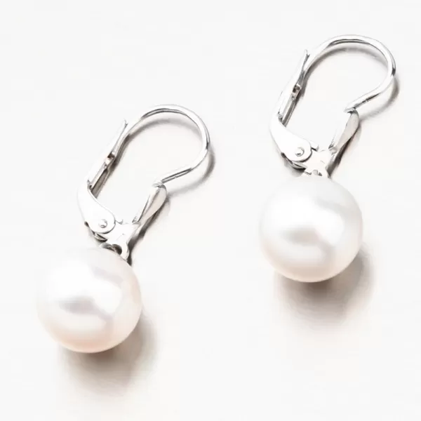 Visiace náušnice z bieleho zlata s bielou perlou