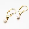 Zlaté náušnice s bielou perlou