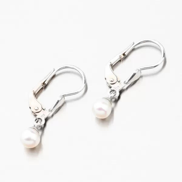 Visiace náušnice z bieleho zlata s bielou perlou