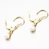 Zlaté náušnice s bielou perlou