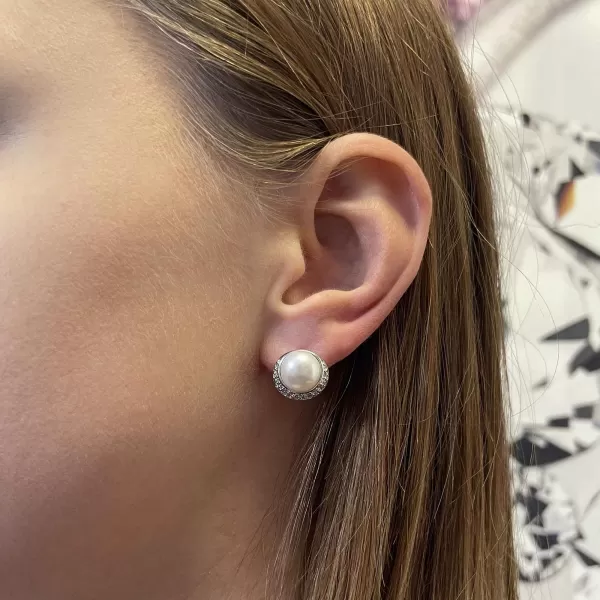 Strieborné náušnice kôstky polmesiac s riečnou perlou a zirkónmi bielej 21099.1B