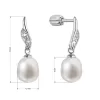 Strieborné náušnice visiace s oválnou riečnou perlou bielej 21092.1B