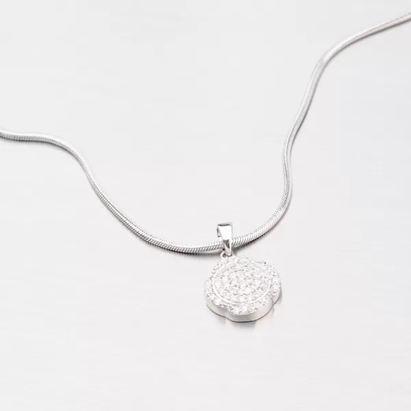 Prívesok strieborný so zirkónmi AP397