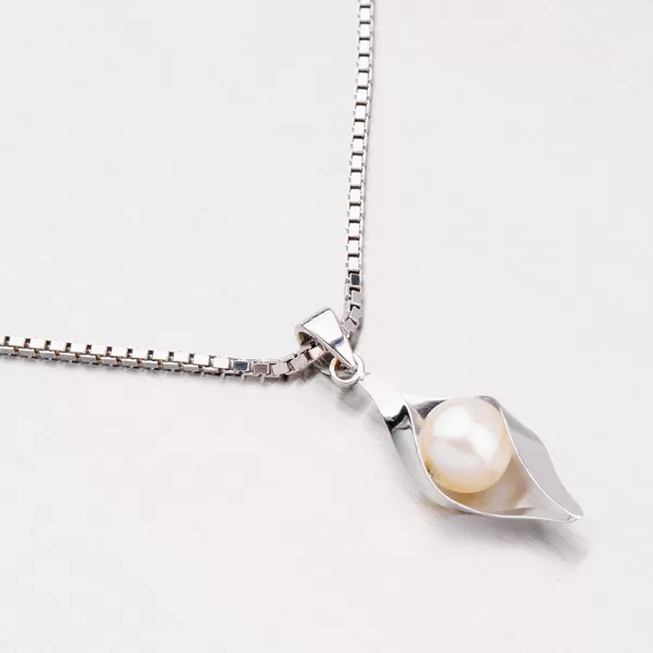 Prívesok s perlou z bieleho zlata 43-2766