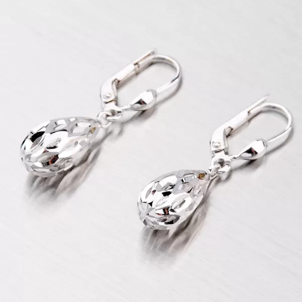 Visiace náušnice z bieleho zlata 42-3672