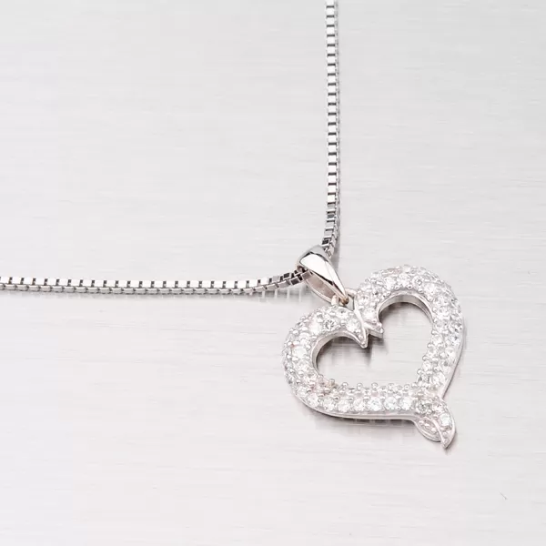 Prívesok strieborný AP883