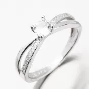 Strieborný prsteň so zirkónmi GST-11624
