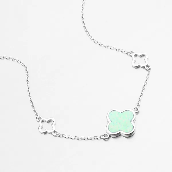 Strieborný náramok so štvorlístkovým ďatelkou a zelený opál PKL-4034