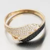 Zlatý prsteň s čiernymi a bielymi zirkónmi 11R-356