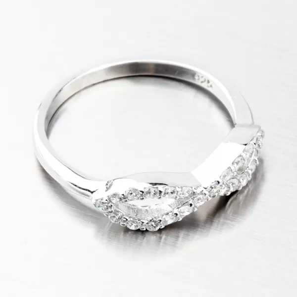 Strieborný prsteň so zirkónmi