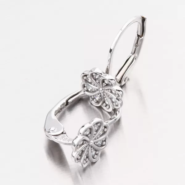 Náušnice vyrobené z bieleho zlata s kvetinou 42-32024