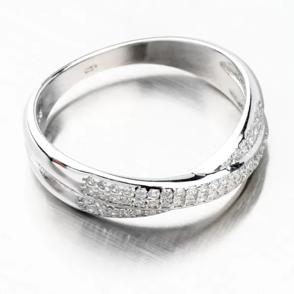 Strieborný prsteň so zirkónmi