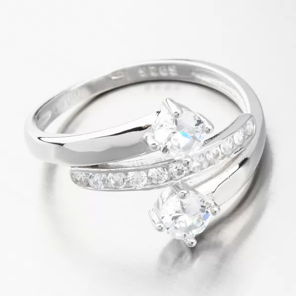 Strieborný prsteň so zirkónmi GST-11427