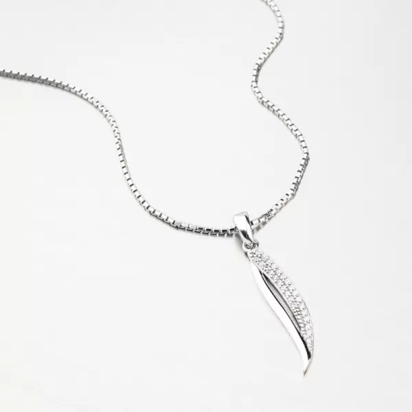 Prívesok z bieleho zlata so zirkónmi