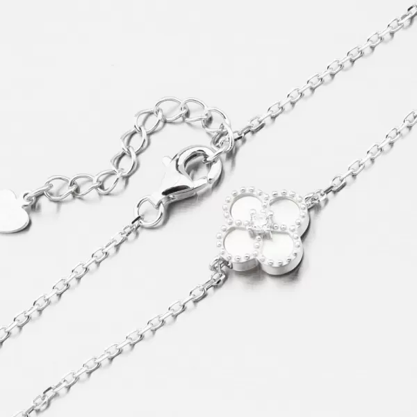 Strieborný dámsky náramok s perleťovým štvorlístkom PKL-4016