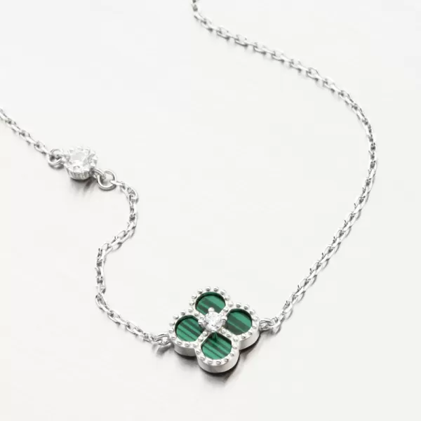 Strieborný dámsky náramok so zeleným štvorlístkom PKL-4019