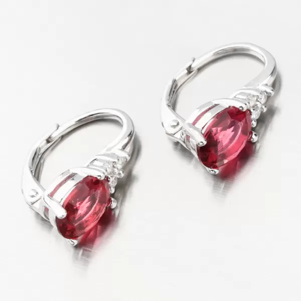 Strieborné náušnice s červeným zirkónom