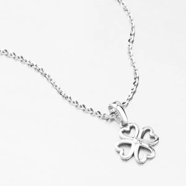 Prívesok z bieleho zlata štvorlístok GCA13-002