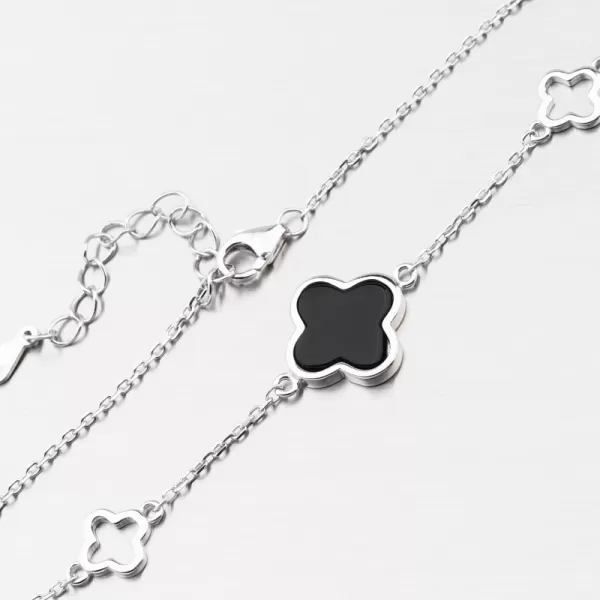 Strieborný dámsky náramok s čiernym štvorlístkom PKL-4018