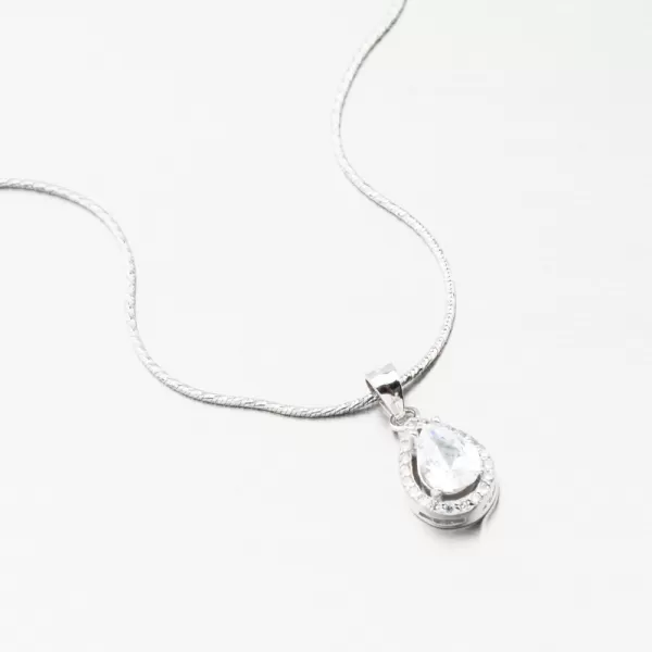 Strieborný prívesok so zirkónmi PKL-3135