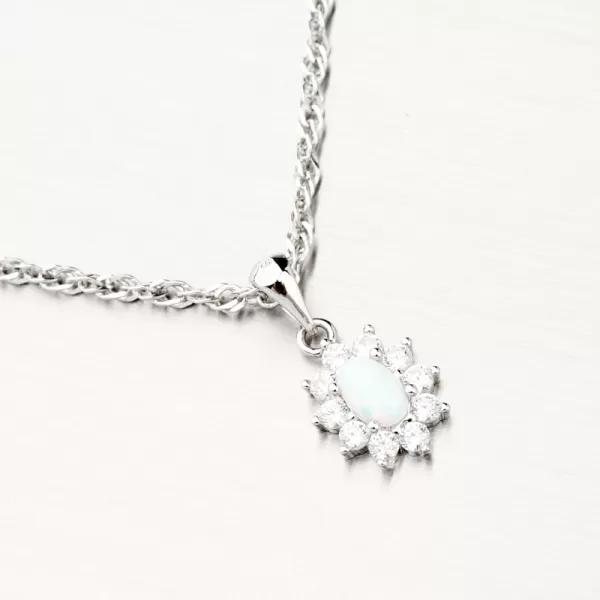 Strieborný prívesok s bielym opálom PKL-3119