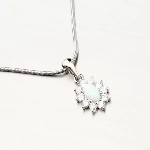 Strieborný prívesok s bielym opálom PKL-3119