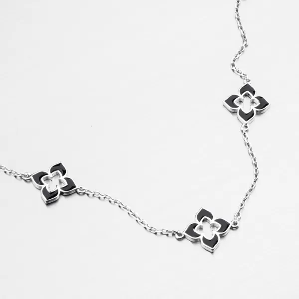 Strieborný náramok s čiernym kvetinou PKL-4045