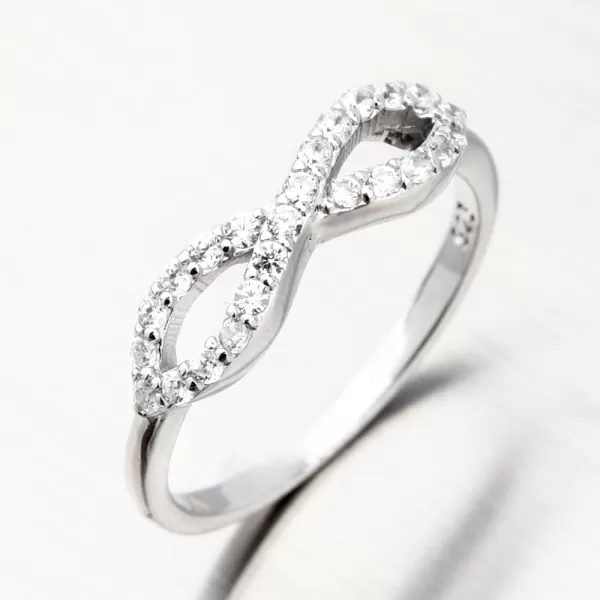 Strieborný prsteň so zirkónmi