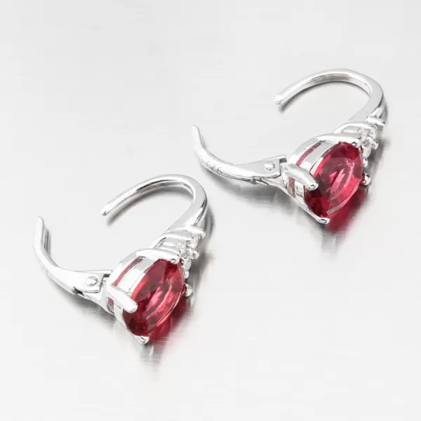 Strieborné náušnice s červeným zirkónom