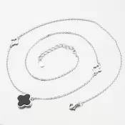 Strieborný náhrdelník s čiernym štvorlístkom PKL-5021